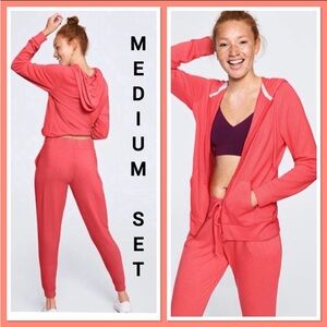 NWT VS PINK SOFT AND COZY SET